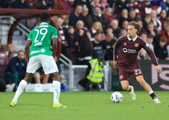 Heart of Midlothian v SK Rapid Wien UEFA Europa Conference League Amane Romeo of SK Rapid Wien (left) and Jordi Altena of Heart of Midlothian in action during the UEFA Europa Conference League Play-Off First Leg match at Tynecastle Park, Edinburgh 20 08 2026 UK Newspapers OUT Copyright: xFredxPalmerx FIL-23809-0129