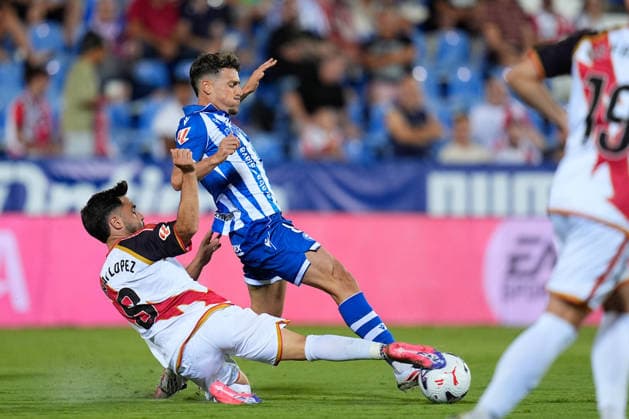 August 20, 2026, Leganes, Madrid, Spain: Unai Lopez of Rayo Vallecano and Antonio Blanco of Deportivo Alaves compete for the ball during the Spanish League, LaLiga EA Sports, football match played between Rayo Vallecano and Deportivo Alaves at Butarque stadium on August 20, 2026, in Leganes, Madrid, Spain. Leganes Spain - ZUMAa181 20260820_zaa_a181_136 Copyright: xDennisxAgyemanx