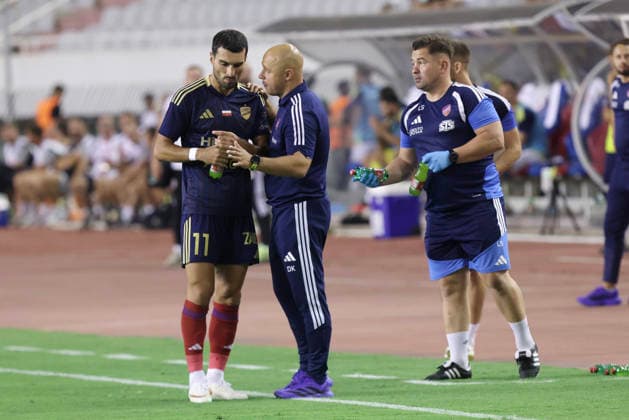 HNK Hajduk Split v Rakow Czestochowa - UEFA Conference League 2026 27 Play Off Round First Leg Mahir Emreli of Rakow Czestochowa speak with head coach of Rakow Czestochowa Dawid Kroczek during the UEFA Conference League 2026 27 play off first leg match between HNK Hajduk Split and Rakow Czestochowa at Poljud Stadium on August 20, 2026 in Split, Croatia.  IvoxCagalj PIXSELL