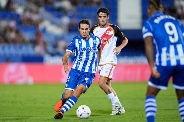 August 20, 2026, Leganes, Madrid, Spain: Denis Suarez of Deportivo Alaves runs with the ball during the Spanish League, LaLiga EA Sports, football match played between Rayo Vallecano and Deportivo Alaves at Butarque stadium on August 20, 2026, in Leganes, Madrid, Spain. Rayo Vallecano V Deportivo Alaves - LaLiga EA Sports  - ZUMAa181 20260820_zaa_a181_160 Copyright: xDennisxAgyemanx