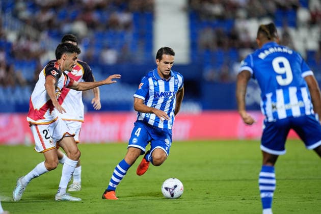 August 20, 2026, Leganes, Madrid, Spain: Denis Suarez of Deportivo Alaves drives the ball during the Spanish League, LaLiga EA Sports, football match played between Rayo Vallecano and Deportivo Alaves at Butarque stadium on August 20, 2026, in Leganes, Madrid, Spain. Leganes Spain - ZUMAa181 20260820_zaa_a181_159 Copyright: xDennisxAgyemanx