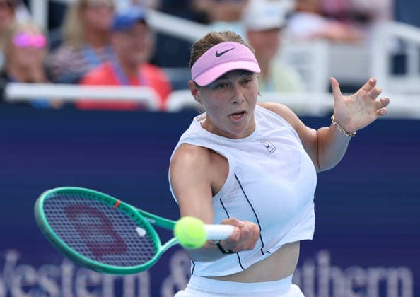 August 20, 2026, Mason, Ohio, USA: AMANDA ANISIMOVA of USA during the match against J. Pegula of USA in quarterfinals of tennis tournament WTA, Tennis Damen 1000 Cincinnati Open in Mason, USA. Anisimova 4:6 6:2, 6:7 Tennis: Cincinnati Open - Amanda Anisimova 4:6 6:2, 6:7 (4-7)  - ZUMAc278 20260820_zsp_c278_025 Copyright: xMarcinxCholewinskix