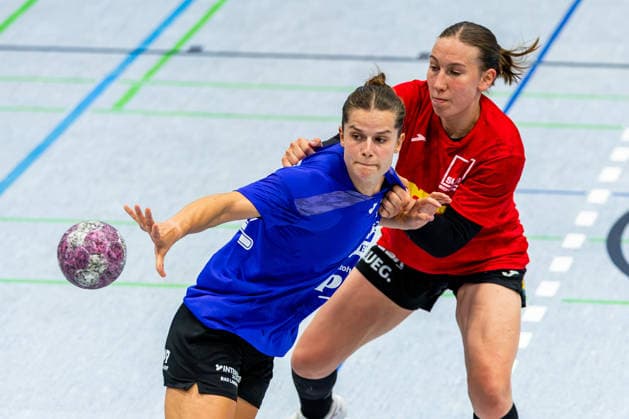 20.08.2026, GER, Handball, Frauen, Saison 2026 2027, Alsco 1.Bl, Testspiel, Thueringer HC - BSV Sachsen Zwickau Teresa von Prittwitz (Thueringer HC,22), Zoe Stens (BSV Sachsen Zwickau) Mühlhausen Görmarhalle Thüringen Deutschland *** August 20, 2026, GER, Handball, Women, 2026–2027 Season, Alsco 1 Bl, Friendly Match, Thuringer HC vs. BSV Sachsen Zwickau, Teresa von Prittwitz (Thuringer HC, 22), Zoe Stens (BSV Sachsen Zwickau), Mühlhausen, Görmarhalle, Thuringia, Germany