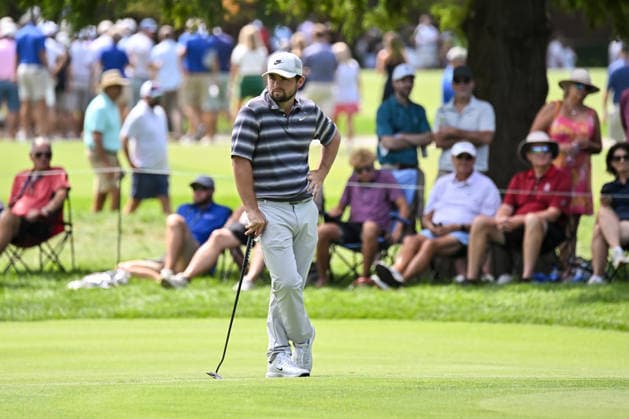 ST. LOUIS, MO - AUGUST 20: Alex Fitzpatrick of England leans on his putter waiting for his turn on the 6th green during the first round of the PGA, Golf Herren BMW Championship ship round one on Thursday August 20th, 2026 at Bellerive Country Club in Town and Country, MO (Photo by Rick Ulreich Icon Sportswire) GOLF: AUG 20 PGA BMW Championship EDITORIAL USE ONLY Icon2608206057115