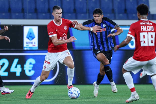 Atalanta v Hapoel Tel Aviv, UEFA Conference League qualification, Bergamo, Italy Bergamo, Italy, August 20th, 2026. Andrian Kraev (6) of Hapoel Tel Aviv FC and Raoul Bellanova (R) of Atalanta seen during the UEFA Conference League match between Atalanta B.C. and Hapoel Tel Aviv at the New Balance Arena in Bergamo. Italy, Bergamo  Copyright: xGonzalesxPhoto StefanoxNicolix