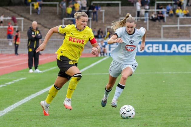 20.08.2026, xgrfx, Fussball Frauen Regionalliga West, Borussia Dortmund - Arminia Bielefeld v.l. Alexandra Popp (Borussia Dortmund), Thadine Reinkensmeier (Arminia Bielefeld) Dortmund *** August 20, 2026, xgrfx, Women s Regional League West, Borussia Dortmund vs. Arminia Bielefeld, Alexandra Popp (Borussia Dortmund), Thadine Reinkensmeier (Arminia Bielefeld), Dortmund