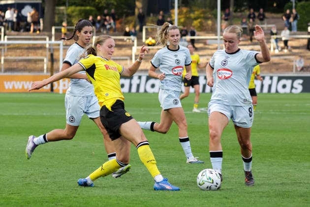 20.08.2026, xgrfx, Fussball Frauen Regionalliga West, Borussia Dortmund - Arminia Bielefeld v.l. Annika Enderle (Borussia Dortmund), Fabienne-Chiara Brakemeier (Arminia Bielefeld) Dortmund *** August 20, 2026, xgrfx, Women s Regional League West, Borussia Dortmund vs. Arminia Bielefeld, Annika Enderle (Borussia Dortmund), Fabienne Chiara Brakemeier (Arminia Bielefeld), Dortmund