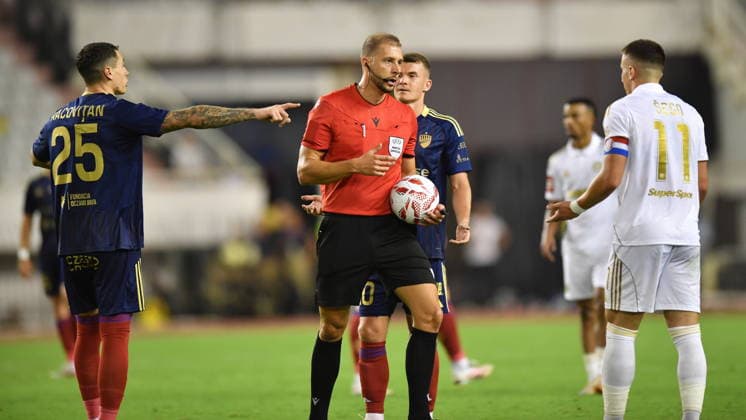 Split, Croatia, 200826. Poljud Stadium. Referee Michal Ocenas, red card for Adrion Pajaziti at the first match of the UEFA Conference League play-offs, Hajduk - Rakow Czestochowa. Photo: Josko Ponos CROPIX Split Hrvatska Copyright: xxJoskoxPonosx xCROPIXx jp_hajduk_rakow47-200826