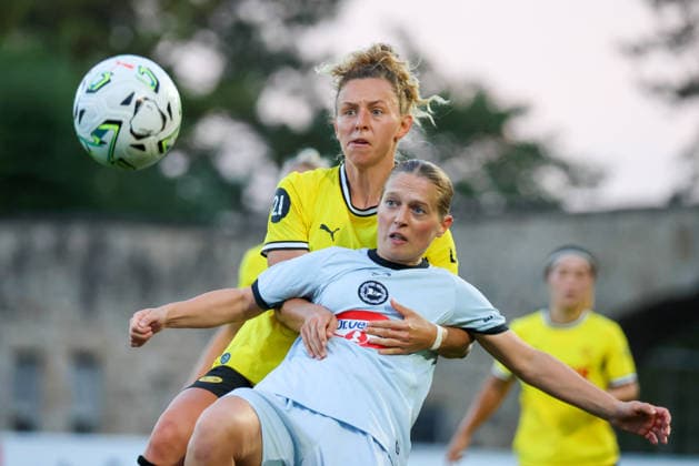 Dortmund, Deutschland: 20.08.2026 - Regionalliga West Frauen - Saison 26 27 - 1. Spieltag - Borussia Dortmund Frauen vs. DSC Arminia Bielefeld Frauen Im Bild: v.li. Inci Fenu (Bielefeld) und RitÄÖ Schumacher (BVB) *** Dortmund, Germany, August 20, 2026, Regionalliga West Women, Season 26-27, Matchday 1: Borussia Dortmund Women vs. DSC Arminia Bielefeld Women. Pictured, from left: Inci Fenu (Bielefeld) and RitÄÖ Schumacher (BVB) Copyright: HMBxMedia MadeleinexFantini