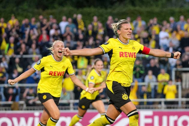 Dortmund, Deutschland: 20.08.2026 - Regionalliga West Frauen - Saison 26 27 - 1. Spieltag - Borussia Dortmund Frauen vs. DSC Arminia Bielefeld Frauen Im Bild: Torschützin Alexandra Popp (BVB) macht das Tor zum 2:0 für Dortmund und jubelt *** Dortmund, Germany, August 20, 2026; Regionalliga West Women, Season 26-27, Matchday 1: Borussia Dortmund Women vs. DSC Arminia Bielefeld Women. Pictured: Goal scorer Alexandra Popp of BVB scores the 2-0 goal for Dortmund and celebrates. Copyright: HMBxMedia MadeleinexFantini
