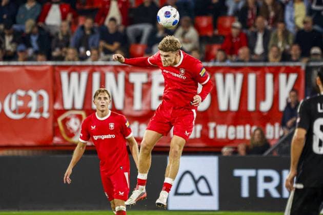 ENSCHEDE - Ruud Nijstad of FC Twente heads the ball during the UEFA Conference League match between FC Twente and Qarabag FK at De Grolsch Veste stadium on August 20, 2026 in Enschede, the Netherlands. WART BRINKERHOF ANP xVIxANPxSportx xMarcelxterxBalsxIVx 565904217 originalFilename: 565904217.jpg