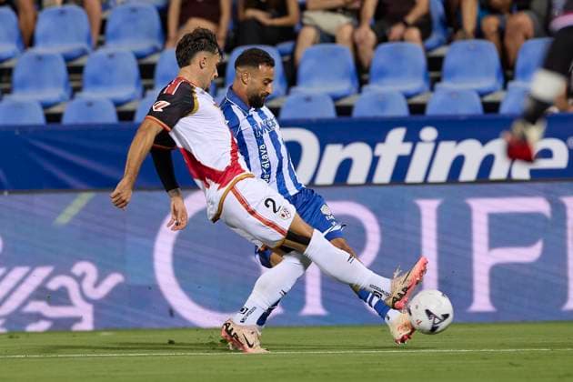 August 20, 2026, Madrid, Spain: Andrei Ratiu (L) of Rayo Vallecano and Adberrahmane Rebbach (R) of Deportivo Alaves seen in action during the LaLiga EA Sports 2026 2027 week 2 football match between Rayo Vallecano and Deportivo Alaves at Butarque stadium. Final score; Rayo Vallecano 1:1 Deportivo Alaves.Rayo Vallecano and Deportivo Alaves drew in their second LaLiga match. Sergio Camello and Mariano Diaz scored in the 48th and 84th minutes, respectively. Madrid Spain - ZUMAs197 20260820_aaa_s197_311 Copyright: xFedericoxTitonex