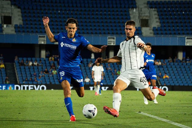 Enes Ünal and Nikola Simic seen during Conference League 2026 27 Play-off game, 1st leg match between Getafe CF and FK Partizan played at Coliseum Stadium in Madrid (Marta Lopez Ball Raw Images) Getafe Estadio Coliseum Spain Copyright: xMartaxLopezx MartaLopez_BallRawImages_Getafe-Partizan-159