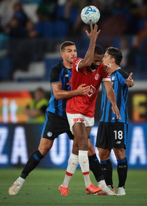Atalanta v Hapoel Tev Aviv FC - UEFA Conference League - Gewiss Stadium Bergamo, Italy, 20th August 2026. Giacomo Raspadori of Atalanta reacts as team mate Nikola Krstovic attempts to tretireve the ball from Fernand Mayembo of Hapoel Tel-Aviv FC following a foul during the Atalanta vs Hapoel Tev Aviv FC UEFA Conference League Play off 1st Leg match at Stadio di Bergamo, Bergamo. Picture credit should read: Jonathan Moscrop Bergamo Stadio di Bergamo