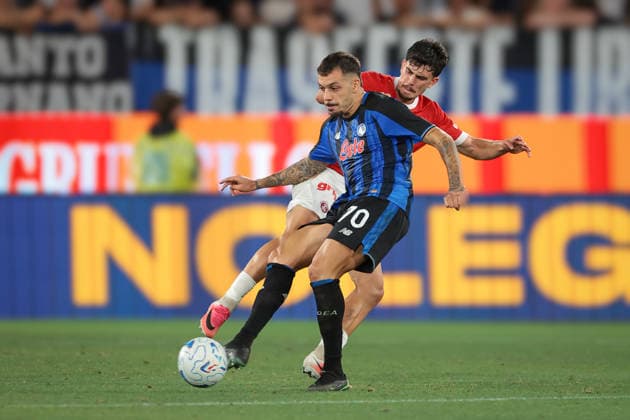Atalanta v Hapoel Tev Aviv FC - UEFA Conference League - Gewiss Stadium Bergamo, Italy, 20th August 2026. Chico of Hapoel Tel-Aviv FC challenges Gianluca Gaetano of Atalanta during the Atalanta vs Hapoel Tev Aviv FC UEFA Conference League Play off 1st Leg match at Stadio di Bergamo, Bergamo. Picture credit should read: Jonathan Moscrop Bergamo Stadio di Bergamo
