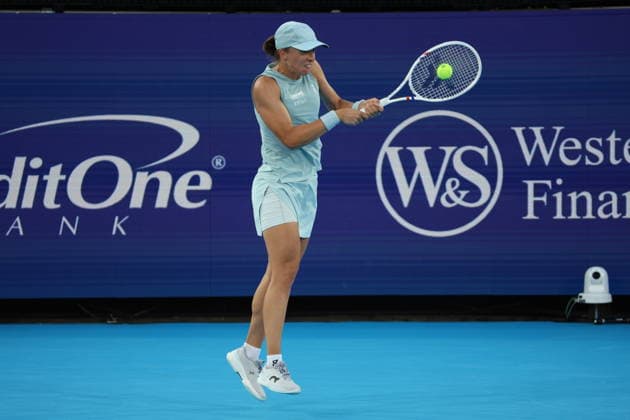 August 20, 2026, Mason, Oh, USA: Cincinnati Open Tennis 2026 - Iga Swiatek hits a ball against Elena Rybakina in the Cincinnati Open Tennis Tournament held in Mason OH. 2026 08 20. Cincinnati Open Tennis 2026  - ZUMAn24_ 20260820_zaf_n24_219 Copyright: xWallyxNellx