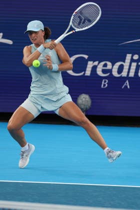 August 20, 2026, Mason, Oh, USA: Cincinnati Open Tennis 2026 - Iga Swiatek hits a ball against Elena Rybakina in the Cincinnati Open Tennis Tournament held in Mason OH. 2026 08 20. ZUMAPress Mason USA - ZUMAn24_ 20260820_zaf_n24_258 Copyright: xWallyxNellx
