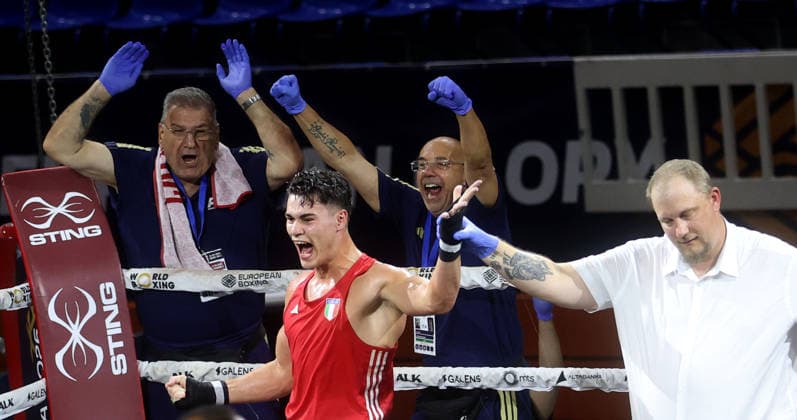 20.08.2026 Loznica(Serbia) European Juniors U19 boxing championship men s -80kg semi fiinal Franco Federici(L) Tecnico Nazionali Maschili U19,Tiberio Nocadello(2L front) Italy,Nazzareno Mattei(3L) Jouko Hakkarainen (r) Finland referee :