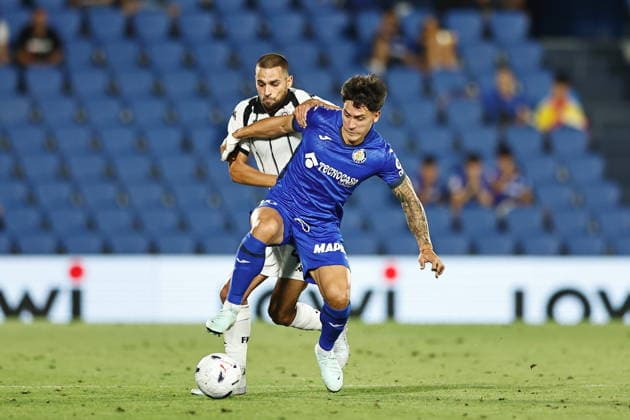 (L-R) Stefan Milic (Partizan), Martin Satriano (Getafe), AUGUST 20, 2026 - Football Soccer : UEFA Europa Conference League Play-offs 1st leg match between Getafe CF - FK Partizan at the Estadio Coliseum de Getafe in Getafe, Spain. Noxthirdxpartyxsales  aflo_341828219 MutsuxKawamorix