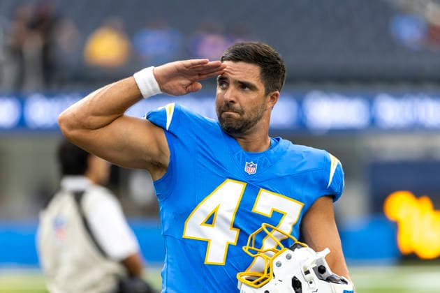 August 20, 2026, Inglewood, California, USA: Los Angeles Chargers Long Snapper Josh Harris (47) warms up during an NFL, American Football Herren, USA football preseason game against San Francisco 49ers, in Inglewood, Calif. on Thursday August 20, 2026. Inglewood USA - ZUMAc68_ 20260820_zaf_c68_002 Copyright: xRingoxChiux