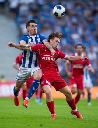 Patrik Walemark of KKS Lech Poznan in aerial duel during UEFA Europa League - Playoff Round season 26 27 match between teams of KKS Lech Poznan and FC Thun (Ruslan Taran Ball Raw Images) Poznan Enea Stadium Poland Copyright: xRuslanxTaranx _IMG2818