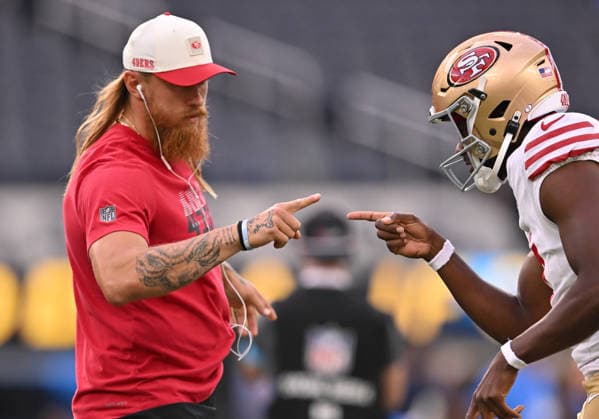 INGLEWOOD, CA - AUGUST 20: San Francisco 49ers tight end George Kittle (85) interacts with San Francisco 49ers punter Corliss Waitman (7) prior to the game between the Los Angeles Chargers and the San Francisco 49ers on August 20, 2026 at SoFi Stadium in Inglewood. (Photo by David Dennis Icon Sportswire) NFL, American Football Herren, USA AUG 20 49ers at Chargers EDITORIAL USE ONLY Icon26082001
