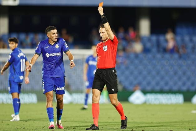 (L-R) Abdel Abqar (Getafe), Andris Treimanis (Referee), AUGUST 20, 2026 - Football Soccer : Abqar receive red card during UEFA Europa Conference League Play-offs 1st leg match between Getafe CF - FK Partizan at the Estadio Coliseum de Getafe in Getafe, Spain. Noxthirdxpartyxsales  aflo_341828385 MutsuxKawamorix