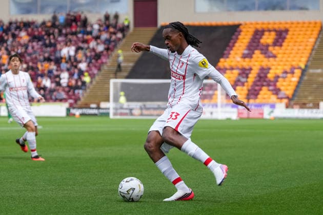 Jordy Makengo (SC Freiburg, 33) am Ball , Schottland, Fussball, UEFA Conference League, Play-offs, Hinspiel, 2026 2027, Motherwell FC vs. SC Freiburg, 20.08.2026, Fir Park Stadium, Motherwell Motherwell Fir Park Stadium North Lanarkshire Schottland *** Jordy Makengo, SC Freiburg, 33 with the ball, Scotland, soccer, UEFA Conference League, playoffs, first leg, 2026–2027, Motherwell FC vs. SC Freiburg, August 20, 2026, Fir Park Stadium, Motherwell, Fir Park Stadium, North Lanarkshire, Scotland Copyright: xArnexAmbergx