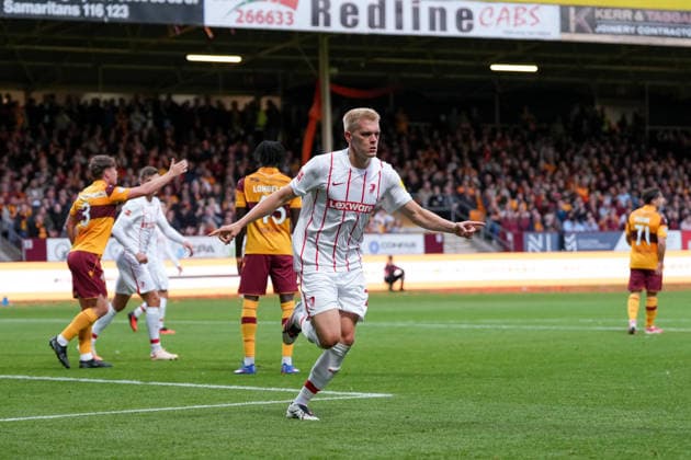 Matthias Ginter (SC Freiburg, 28) Torjubel, Emotionen, Torschuss, Abschluss, Torerfolg, Tor, Treffer , Schottland, Fussball, UEFA Conference League, Play-offs, Hinspiel, 2026 2027, Motherwell FC vs. SC Freiburg, 20.08.2026, Fir Park Stadium, Motherwell Motherwell Fir Park Stadium North Lanarkshire Schottland *** Matthias Ginter, SC Freiburg, 28 goal celebration, emotions, shot on goal, finish, goal scored, goal, Scotland, soccer, UEFA Conference League, playoffs, first leg, 2026–2027, Motherwell FC vs. SC Freiburg, August 20, 2026, Fir Park Stadium, Motherwell, North Lanarkshire, Scotland Copyright: xArnexAmbergx