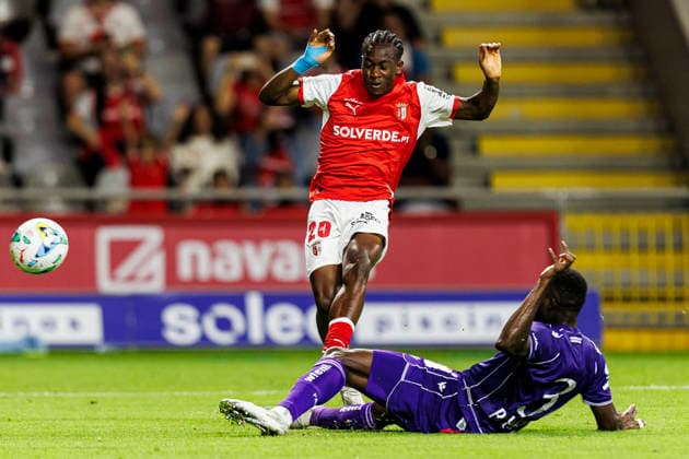 BRAGA, PORTUGAL - AUGUST 20: Mario Dorgeles of SC Braga (L) is challenged by Ibrahim Buhari of FK Austria Wien (R) during the UEFA Conference League 2026 27 Qualifying Round Final First Leg match between SC Braga and FK Austria Wien at Estadio Municipal de Braga on August 20, 2026 in Braga, Portugal. (Photo by Diego Maranhao Eurasia Images) Braga Estadio Municipal de Braga Portugal *** BRAGA, PORTUGAL AUGUST 20 Mario Dorgeles of SC Braga (L) is challenged by Ibrahim Buhari of FK Austria Wien (R) during the UEFA Conference League 2026–27 Qualifying Round Final First Leg match between SC Braga and FK Austria Wien at Estadio Municipal de Braga on August 20, 2026 in Braga, Portugal. Photo by Diego Maranhao, Eurasia Sport Images. Braga, Estadio Municipal de Braga, Portugal Copyright: x x2026xEurasiaxSportxImagesx jp-en-EuSpIm-DIE_Braga_Austria_20Aug2026_PT083