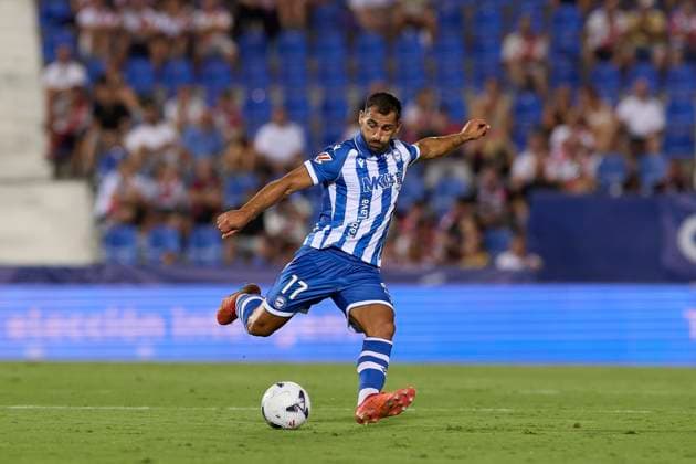 Rayo Vallecano vs Deportivo Alaves at Butarque stadium in Madrid, Spain - 20 Aug 2026 Jonny Otto of Deportivo Alaves seen in action during the LaLiga EA Sports 2026 2027 week 2 football match between Rayo Vallecano and Deportivo Alaves at Butarque stadium. Final score; Rayo Vallecano 1:1 Deportivo Alaves Madrid Spain Copyright: xFedericoxTitonex xSOPAxImagesx Federico-Titone-1443458