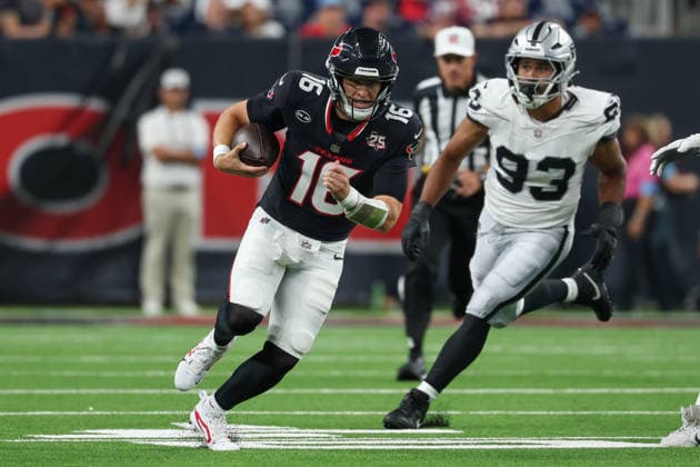 HOUSTON, TX - AUGUST 20: Quarterback Brett Rypien 16 of the Houston Texans scrambles with the ball during the NFL, American Football Herren, USA preseason game between the Houston Texans and the Las Vegas Raiders on August 20, 2026, at Reliant Stadium in Houston, TX. (Photo by David Buono Icon Sportswire) NFL: AUG 20 Raiders at Texans EDITORIAL USE ONLY Icon260820042