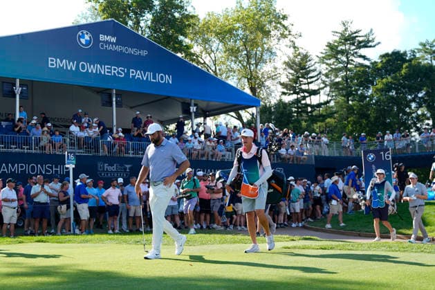 ST. LOUIS, MO - AUGUST 20: Scottie Scheffler of United States of America walks off the tee at the sixteenth hole with caddie Ted Scott during the first round of the BMW Championship on August 20, 2026 at Bellerive Country Club in St Louis, Missouri. (Photo by Joe Robbins Icon Sportswire) GOLF: AUG 20 PGA, Golf Herren BMW Championship EDITORIAL USE ONLY Icon5732608200641