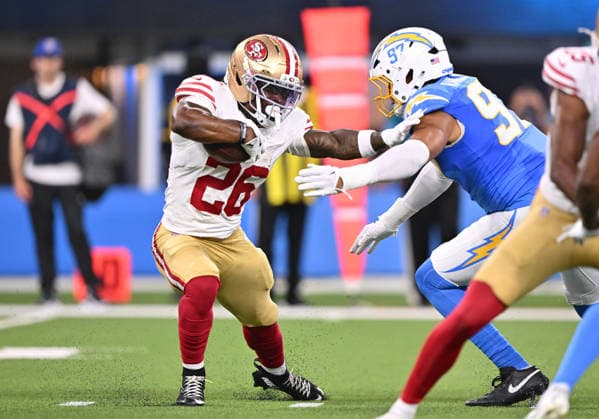 INGLEWOOD, CA - AUGUST 20: San Francisco 49ers running back Kaelon Black (26) rushes with the ball during the game between the Los Angeles Chargers and the San Francisco 49ers on August 20, 2026 at SoFi Stadium in Inglewood. (Photo by David Dennis Icon Sportswire) NFL, American Football Herren, USA AUG 20 49ers at Chargers EDITORIAL USE ONLY Icon26082025