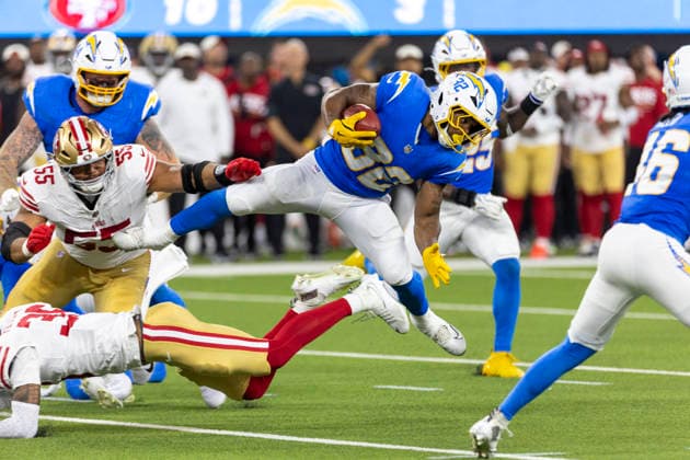 August 20, 2026, Inglewood, California, USA: Los Angeles Chargers Running Back Jaret Patterson (32) leaps in the air against San Francisco 49ers during an NFL, American Football Herren, USA football preseason game, in Inglewood, Calif. on Thursday August 20, 2026. Inglewood USA - ZUMAc68_ 20260820_zaf_c68_019 Copyright: xRingoxChiux