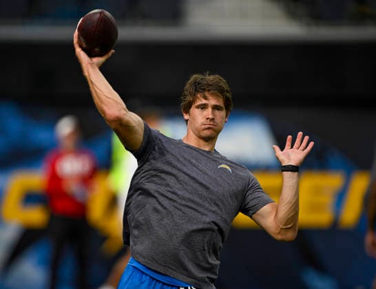 Aug 20, 2026; Los Angeles Chargers quarterback Justin Herbert (10) throws a pass before the NFL, American Football Herren, USA game between the Los Angeles Chargers and the San Francisco 49ers in Inglewood, California, USA; Mandatory Credit: -Cal Media Inglewood USA - ZUMAc04_ 20260820_zma_c04_018 Copyright: xCharlesxBausx