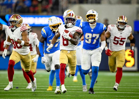 NFL, American Football Herren, USA 2026: 49ers Vs Chargers AUG 20 Aug 20, 2026; San Francisco 49ers wide receiver Jacob Cowing (6) returns a punt for a touchdown during the NFL game between the Los Angeles Chargers and the San Francisco 49ers in Inglewood, California, USA; Mandatory Credit: Charles Baus-Cal Media (Credit Image: Â Charles Baus Cal Sport Media) Inglewood California USA EDITORIAL USE ONLY Copyright: xx ZUMA-20260820_zma_c04_024.jpg CharlesxBausx csmphotothree513153