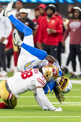 August 20, 2026, Inglewood, California, USA: Los Angeles Chargers Wide Receiver Ja Quae Jackson (82) flips over San Francisco 49ers Safety Jalen Stroman (38) during an NFL, American Football Herren, USA football preseason game, in Inglewood, Calif. on Thursday August 20, 2026. Inglewood USA - ZUMAc68_ 20260820_zaf_c68_039 Copyright: xRingoxChiux
