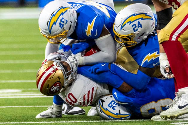 August 20, 2026, Inglewood, California, USA: San Francisco 49ers Running Back Khalil Herbert (40) is brought down by Los Angeles Chargers Safety Devin Grant (38), Cornerbacks Nikko Reed (46) and Rodney Shelley (24) during an NFL, American Football Herren, USA football preseason game, in Inglewood, Calif. on Thursday August 20, 2026. NHL, Eishockey Herren, USA 2026: SF 49ers 41:17 A Chargers  - ZUMAc68_ 20260820_zaf_c68_040 Copyright: xRingoxChiux