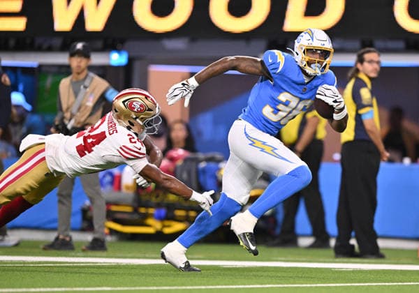 INGLEWOOD, CA - AUGUST 20: Los Angeles Chargers tight end Jerand Bradley (36) shakes a tackle from San Francisco 49ers safety Patrick McMorris (24) and rushes for a touchdown during the game between the Los Angeles Chargers and the San Francisco 49ers on August 20, 2026 at SoFi Stadium in Inglewood. (Photo by David Dennis Icon Sportswire) NFL, American Football Herren, USA AUG 20 49ers at Chargers EDITORIAL USE ONLY Icon26082056