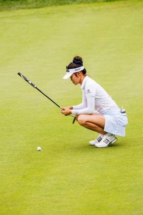 August 20, 2026, Edmonton, Alberta, Canada: Grace Kim (AUS) checks the line for her putt on day 1 of the LPGA, Golf Damen CPKC Canadian Women s Open..The LPGA CPKC Canada WomenÃ¢â‚¬â ¢s Open opened with the first round breaking a record. Mayu Yamashita shot an 8 under 62 to set a new course record for the Royal Mayfair Golf and Country club. Several players were looking to break the record as well, with Nora Hataoka with a score of 7 under 63. She had been at 8 under until her last hole, when she bogeyed the 9th hole, her final hole of the round. ..Rounding out the top 3 is Kierra Romero with a 6 under 64. Current champion Brooke M. Henderson is sitting at 3 under 67 tied for 14th. Miyu Yamashita Breaks Course Record In Round 1 Of The LPGA - CPKC Canadian Women s Open Golf Tournament In Edmonton, Canada - 20 Aug 2026  - ZUMAs197 20260820_aaa_s197_543 Copyright: xRonxPalmerx