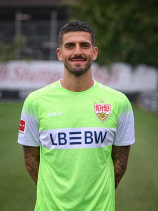 FUSSBALL 1. BUNDESLIGA SAISON 2026 2027 18.08.2026 Portraettermin beim VfB Stuttgart auf dem Trainingsgelaende: Torwart Fabian Bredlow *** SOCCER: BUNDESLIGA 1, 2026–2027 SEASON, August 18, 2026: Photo shoot at VfB Stuttgart’s training facility with goalkeeper Fabian Bredlow