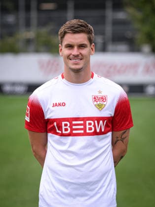 FUSSBALL 1. BUNDESLIGA SAISON 2026 2027 18.08.2026 Portraettermin beim VfB Stuttgart auf dem Trainingsgelaende: Ramon Hendriks *** SOCCER: BUNDESLIGA 1, 2026–2027 SEASON, August 18, 2026: Photo shoot at VfB Stuttgart’s training facility with Ramon Hendriks