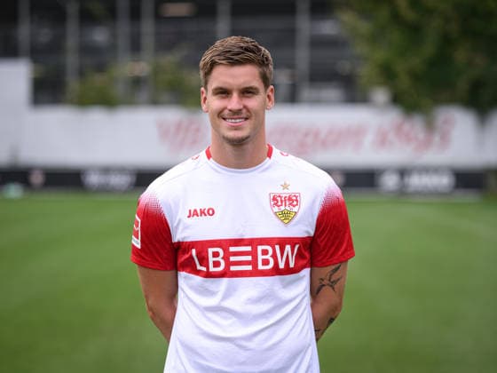 FUSSBALL 1. BUNDESLIGA SAISON 2026 2027 18.08.2026 Portraettermin beim VfB Stuttgart auf dem Trainingsgelaende: Ramon Hendriks *** SOCCER: BUNDESLIGA 1, 2026–2027 SEASON, August 18, 2026: Photo shoot at VfB Stuttgart’s training facility with Ramon Hendriks