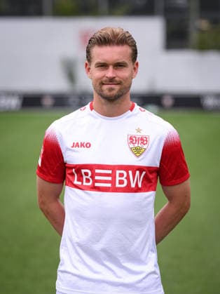 FUSSBALL 1. BUNDESLIGA SAISON 2026 2027 18.08.2026 Portraettermin beim VfB Stuttgart auf dem Trainingsgelaende: Maximilian Mittelstaedt *** SOCCER: BUNDESLIGA 1, 2026–2027 SEASON, AUGUST 18, 2026: Photo shoot at VfB Stuttgart s training facility with Maximilian Mittelstaedt