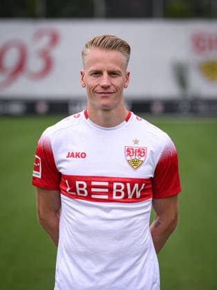 FUSSBALL 1. BUNDESLIGA SAISON 2026 2027 18.08.2026 Portraettermin beim VfB Stuttgart auf dem Trainingsgelaende: Chris Fuehrich *** SOCCER: BUNDESLIGA 1, 2026–2027 SEASON, August 18, 2026: Photo shoot at VfB Stuttgart’s training facility with Chris Fuehrich