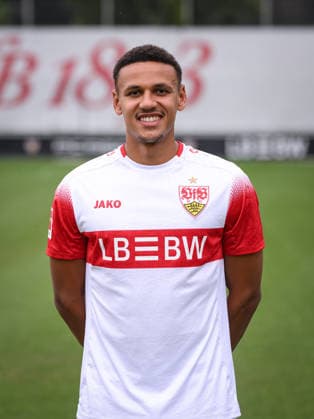 FUSSBALL 1. BUNDESLIGA SAISON 2026 2027 18.08.2026 Portraettermin beim VfB Stuttgart auf dem Trainingsgelaende: Luca Jaquez *** SOCCER: BUNDESLIGA 1, 2026–2027 SEASON, August 18, 2026: Photo shoot at VfB Stuttgart’s training facility with Luca Jaquez