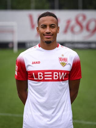 FUSSBALL 1. BUNDESLIGA SAISON 2026 2027 18.08.2026 Portraettermin beim VfB Stuttgart auf dem Trainingsgelaende: Jamie Leweling *** SOCCER: BUNDESLIGA 1, 2026–2027 SEASON, August 18, 2026: Photo shoot at VfB Stuttgart’s training facility with Jamie Leweling