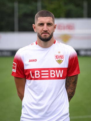 FUSSBALL 1. BUNDESLIGA SAISON 2026 2027 18.08.2026 Portraettermin beim VfB Stuttgart auf dem Trainingsgelaende: Jeff Chabot *** SOCCER: BUNDESLIGA 1, 2026–2027 SEASON, August 18, 2026: Photo shoot at VfB Stuttgart s training facility with Jeff Chabot