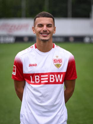 FUSSBALL 1. BUNDESLIGA SAISON 2026 2027 18.08.2026 Portraettermin beim VfB Stuttgart auf dem Trainingsgelaende: Badredine Bouanani *** SOCCER: BUNDESLIGA 1, 2026–2027 SEASON, August 18, 2026: Photo shoot at VfB Stuttgart’s training facility with Badredine Bouanani